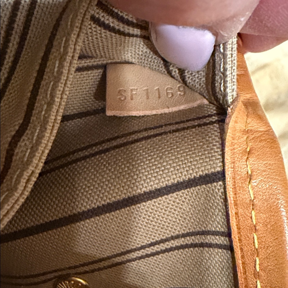 Louis Vuitton Brown Monogram Neverfull with Tan Accents - Picture 4 of 4